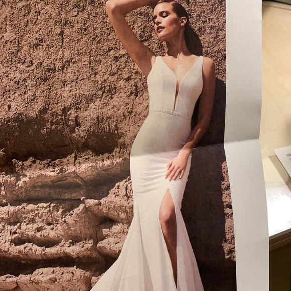 Mikeala wedding dress and belt - Picture 5 of 12